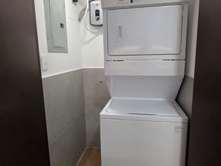 Lindo Apartamento alquilo a estrenar en zona 10 con jardín - Image 10