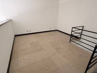 Alquiler de local Comercial en plaza 20 calle zona 10 - 2