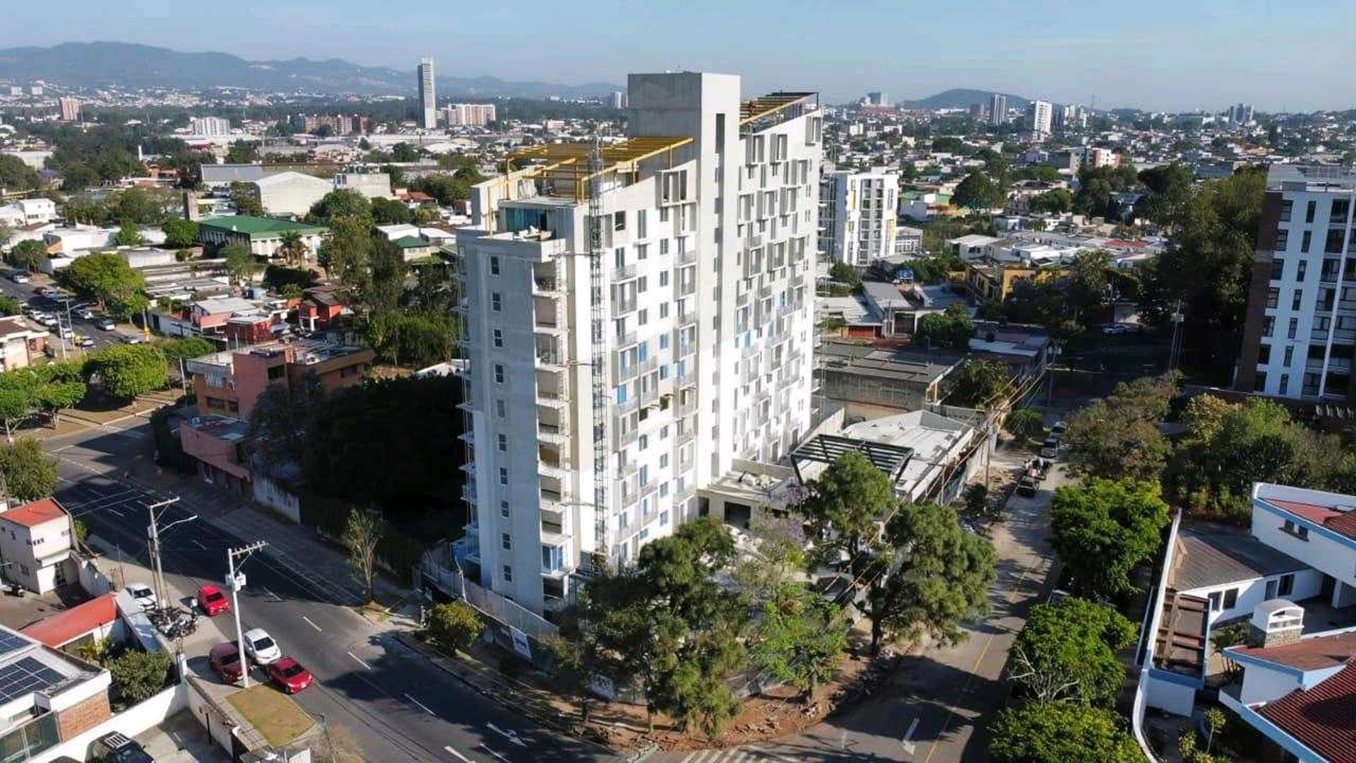 APARTAMENTO EN VENTA / ALQUILER ???? Edificio Esenta, Zona 12 - Image 1