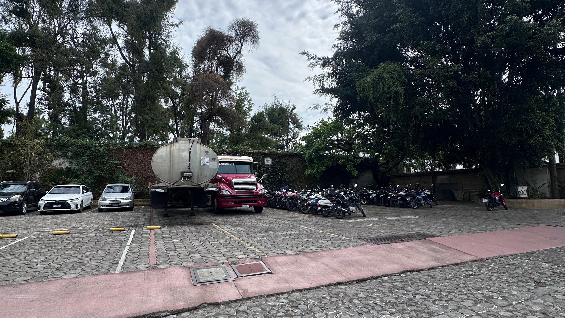 BODEGA CON SEGURIDAD EN RENTA CERCA DEL PANORAMA, ANTIGUA GUATEMALA - Miniatura 15