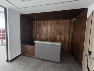 Alquilo Clínica en Renovati zona 10 - Image 2