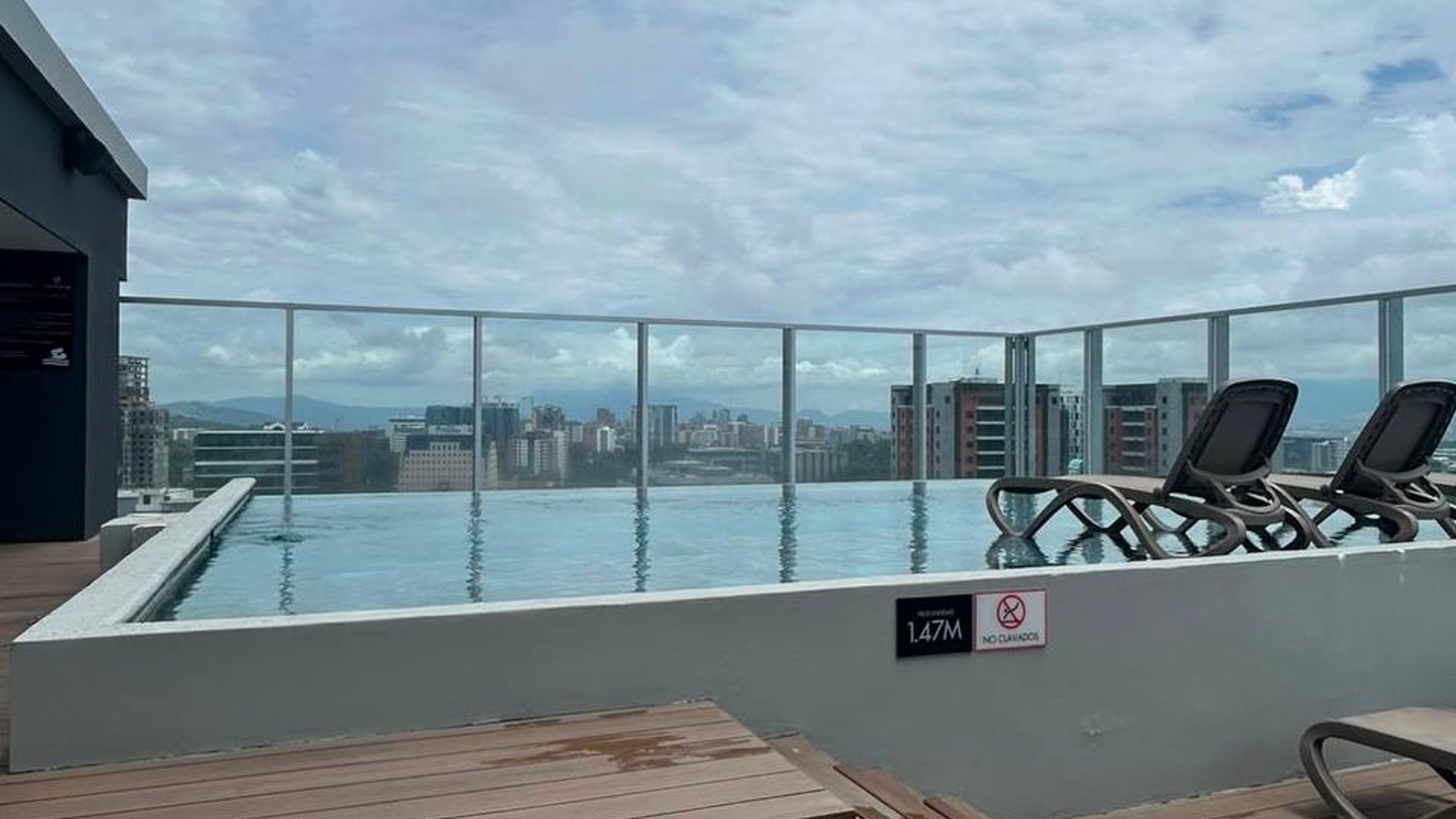 Apartamento en renta en Edificio Vasanta zona 10 - Miniatura 13