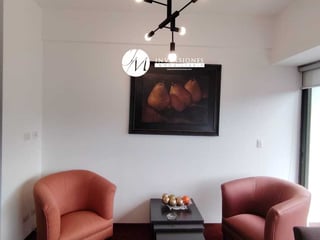 Modern 1-Bedroom Apartment in Zone 10, Guatemala City for Rent - Fully Furnished, Parking - Image 2