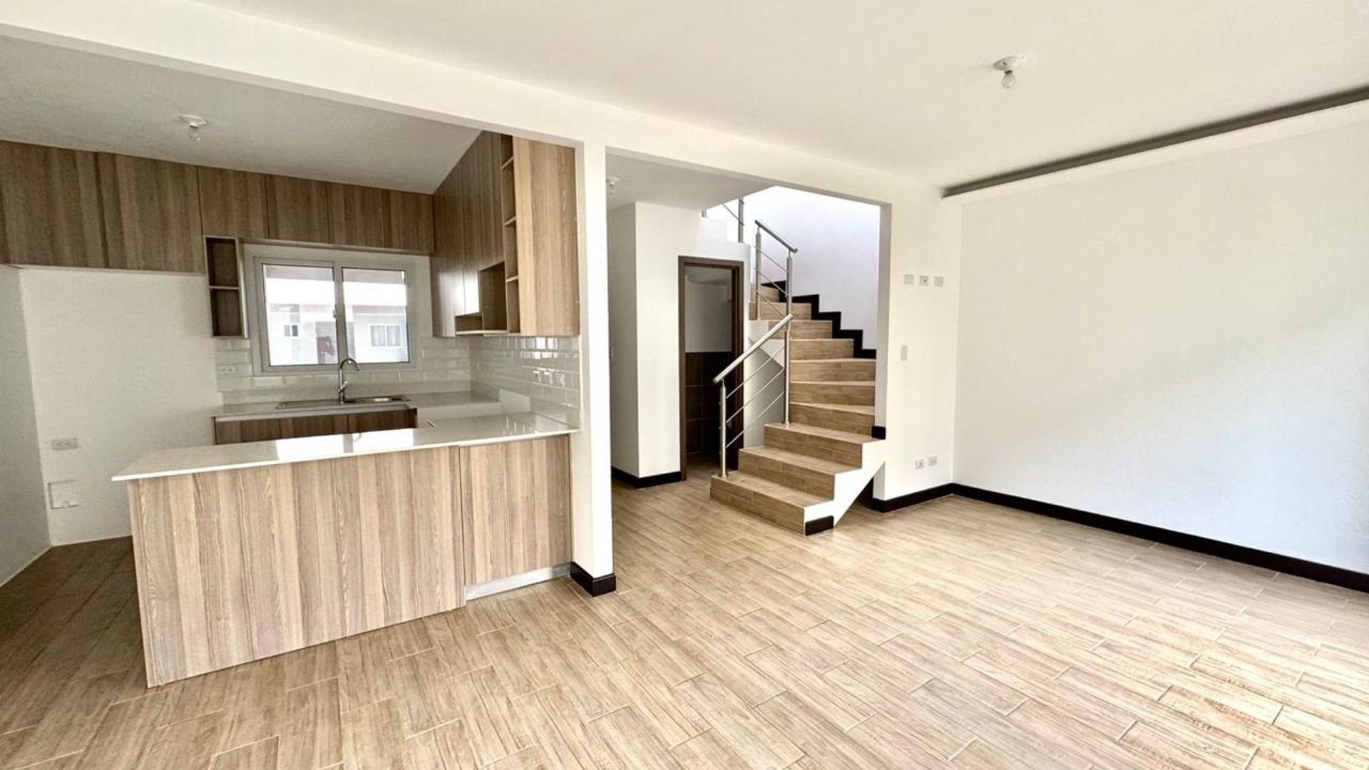 Casa en venta con jardin de 3 habitaciones en KM 26 CAES Ref-5383