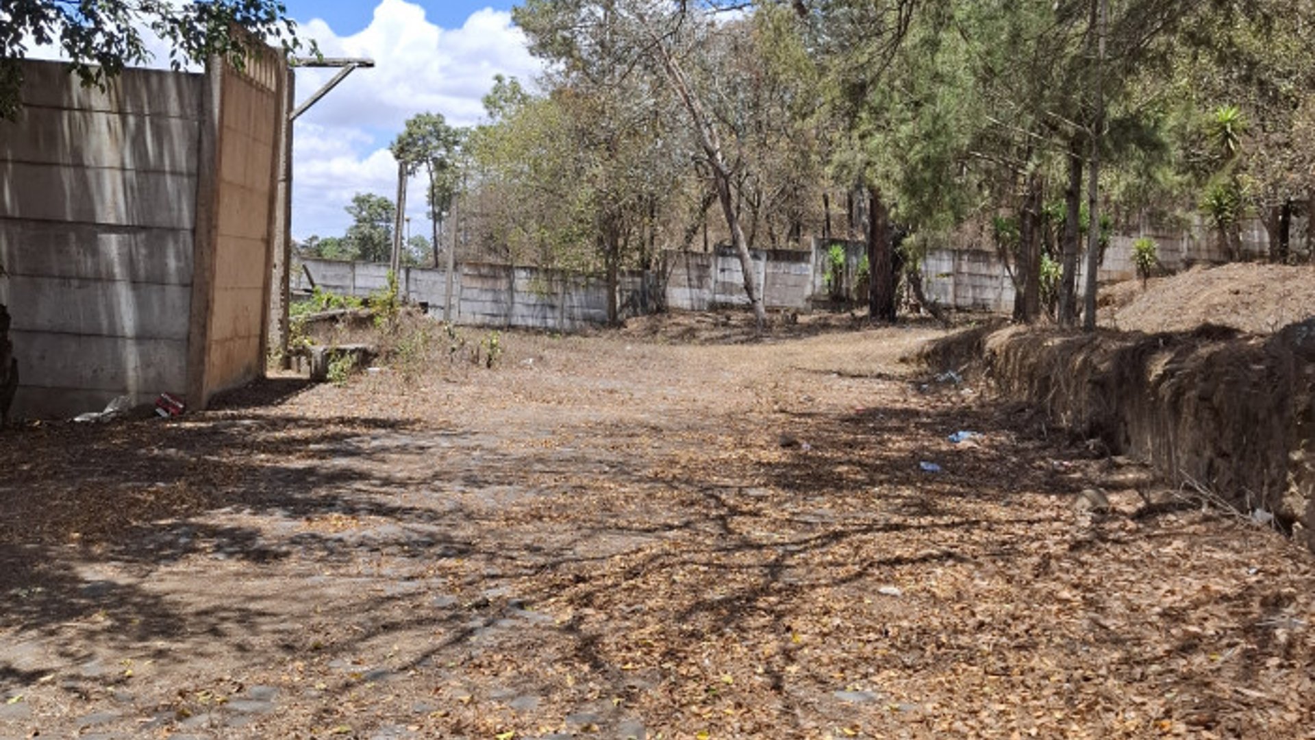 Renta de Amplio Terreno a orilla de carretera Sumpango - Miniatura 3