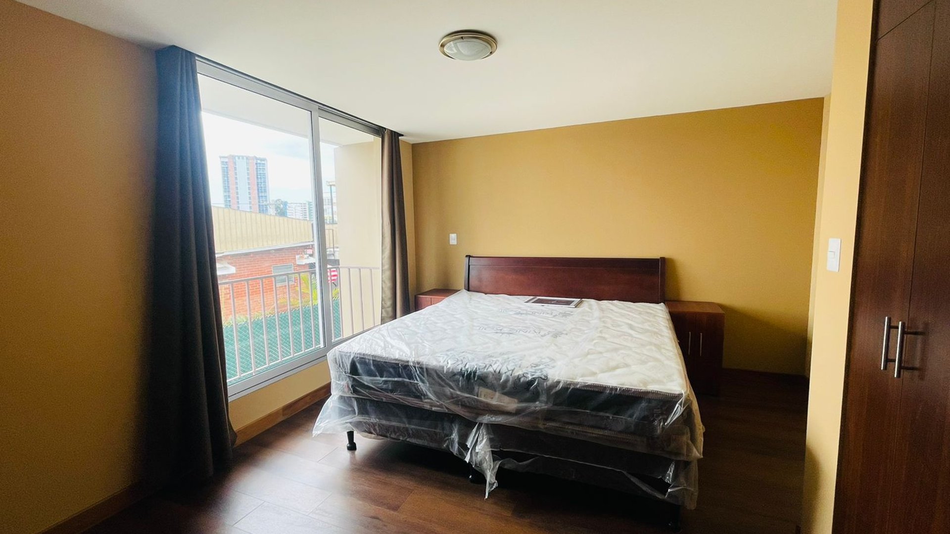 ALQUILER DE CÉNTRICO APARTAMENTO AMUEBLADO - ZONA 04 - Miniatura 3
