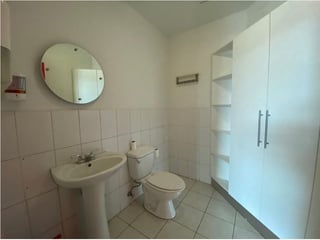 ZONA PRADERA / Oficina en Renta , zona 10 - 4