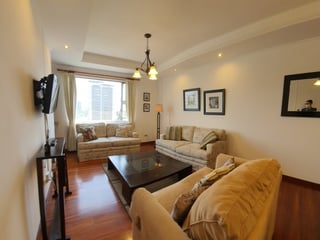 En Alquiler Apartamento en Zona 10 Amueblado - 2