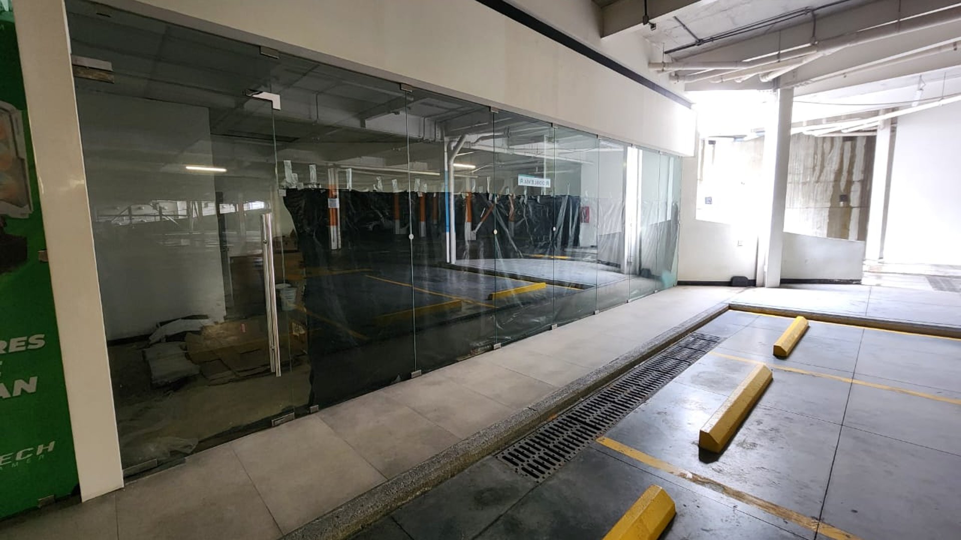 Local en renta en Sótano de Plaza Comercial zona 9 Ref-4980