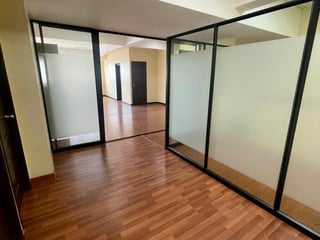 📍 OFICINA EN ALQUILER – 93 M² + A/C | EDIFICIO TORINO 1 | ZONA 10 - 4