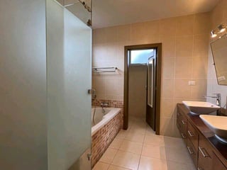 Venta de amplia casa en Km 20 Carr. a Fraijanes, Colinas de Castel (C) - Image 10