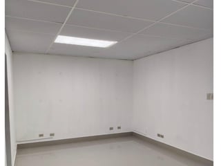 OFICINA EN RENTA ZONA 10 ZONA VIVA 85 Mts2  $1,095.00 - 2