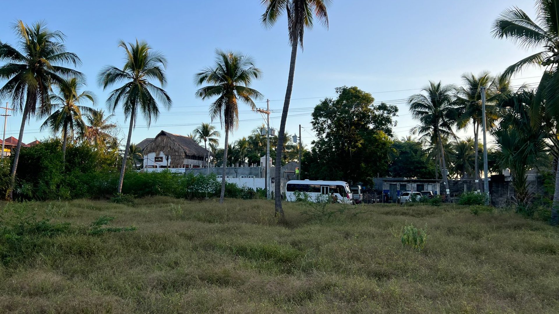 VENTA DE AMPLIO TERRENO A POCOS METROS DE LA PLAYA - MONTERRICO - Miniatura 7