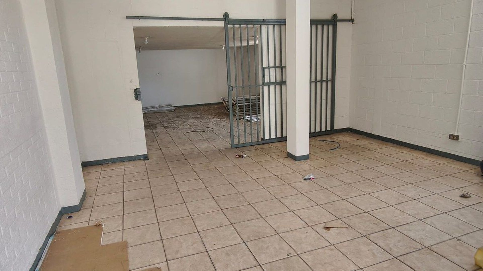 Bodega en Renta - Calzada Atanasio Tzul Zona 8 - Miniatura 2