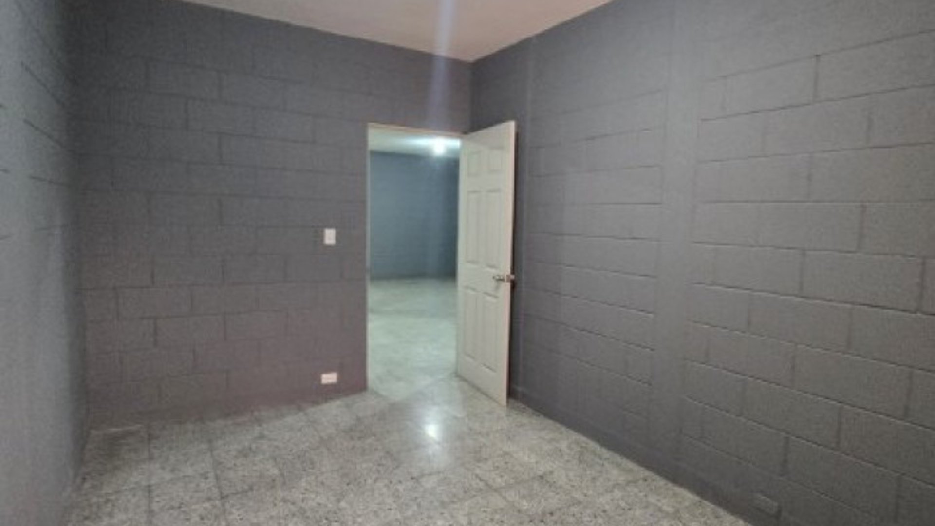 Edificio y Bodega en Renta Zona 12 sobre Aguilar Batres - Miniatura 15