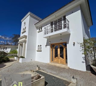 Espectacular Casa  en venta area de cayala, zona 16