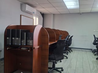 OFICINA EN RENTA EN ZONA 4 - 4