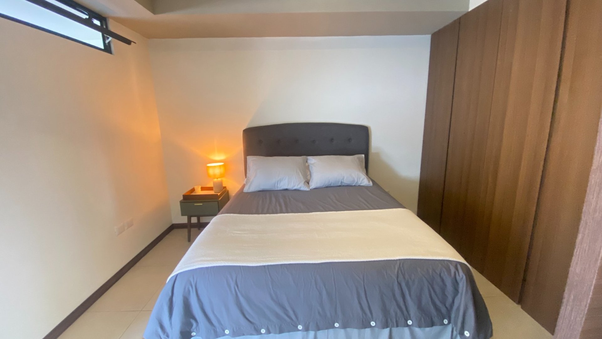 Renta de apartamento amueblado en zona 10 - 1 habitacion Ref-5996 - Miniatura 3