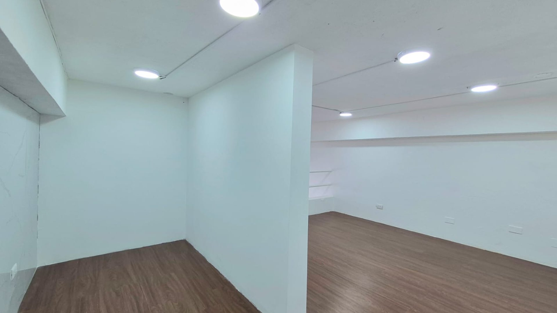 VENTA Local Centro Comercial Metrosur Calzada Aguilar Batres  - Miniatura 4