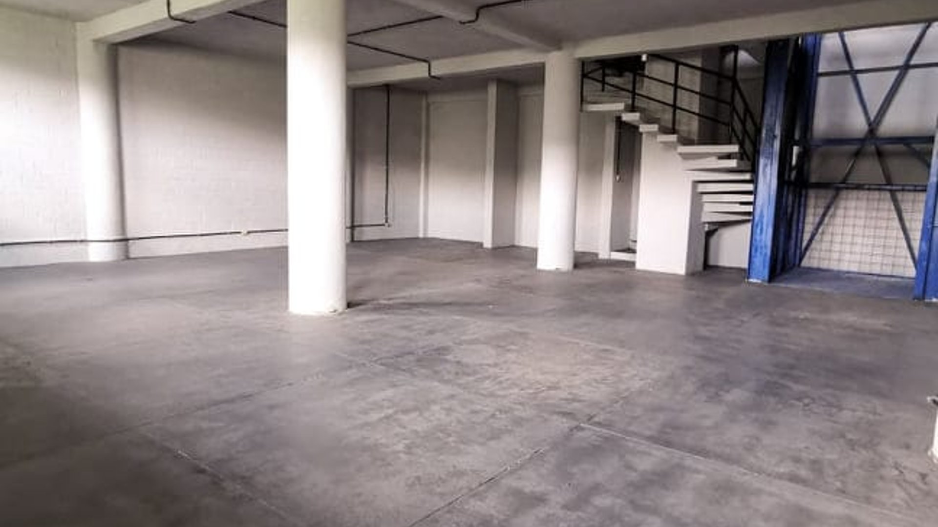 Ofibodega industrial en venta con area de almacenaje en Mixco Ref-5841 - Miniatura 3