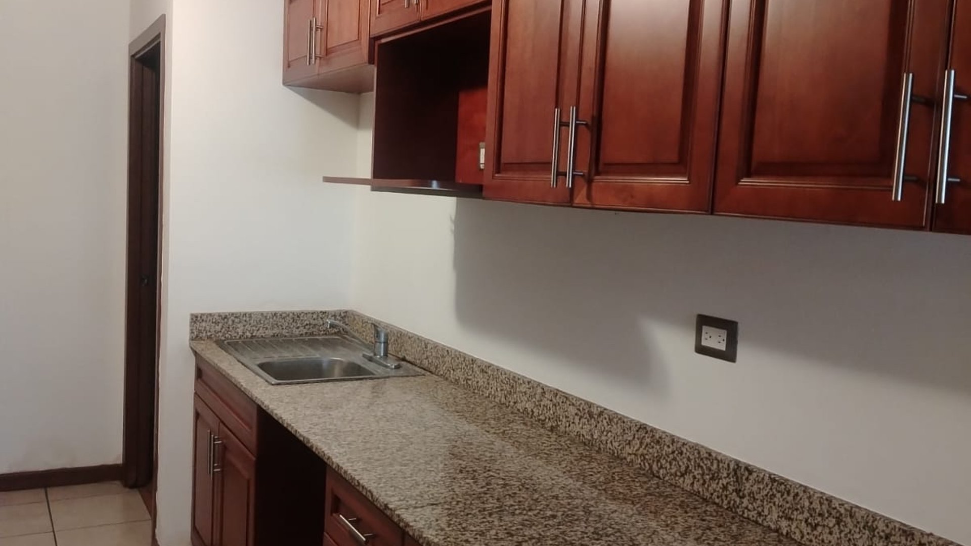 APARTAMENTO  EN VENTA ZONA 11, LAS GEMAS - Miniatura 3
