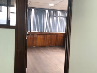 Alquiler o venta de oficina en El Edificio Reforma Montufar  - Image 11