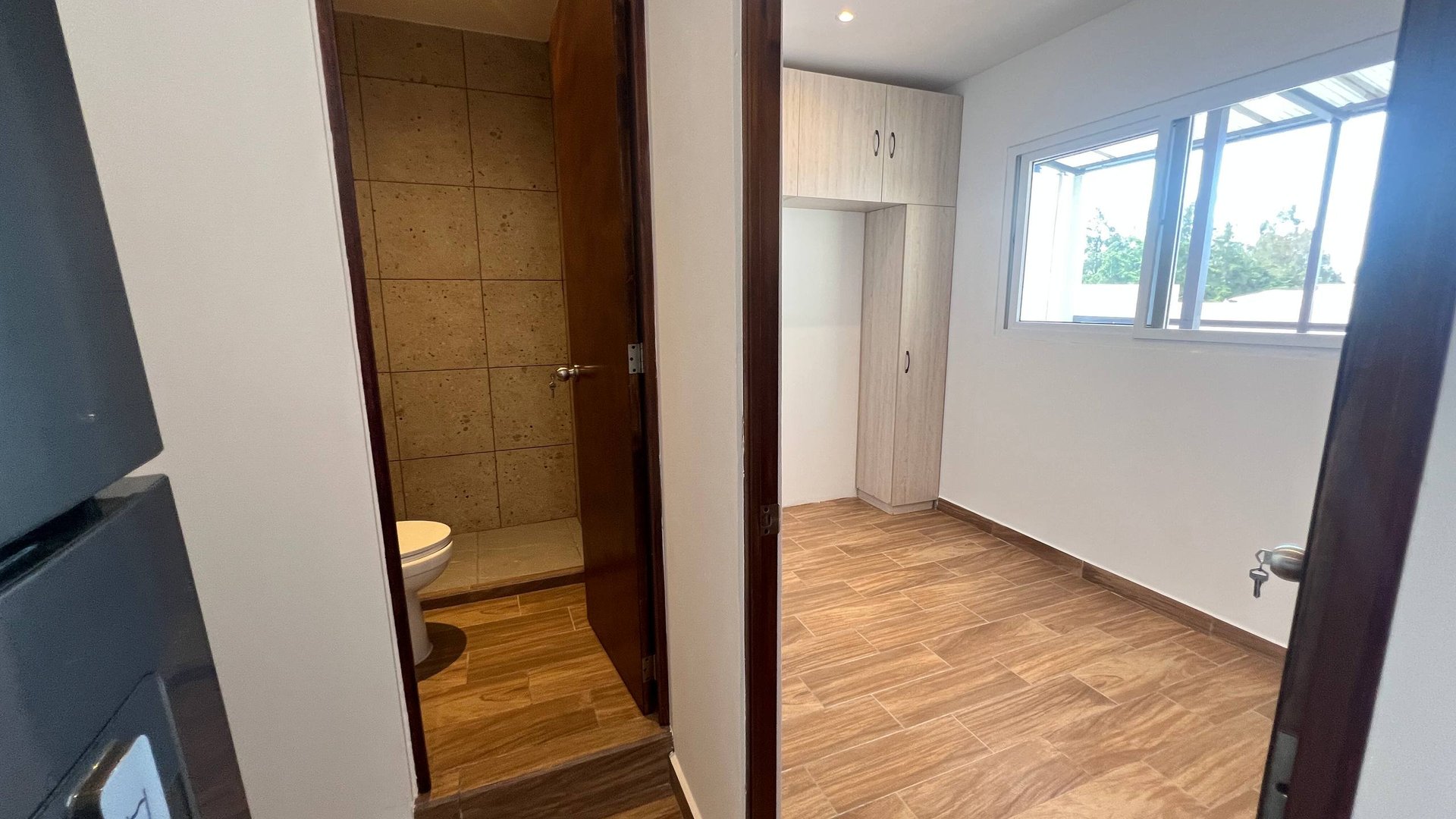 Apartamento D2 en renta en Hacienda Real zona 16 - Miniatura 4