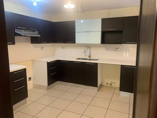 📍 CASA EN VENTA – 3 HAB + JARDÍN | ENSENADA DE SAN ISIDRO | ZONA 16 - 2