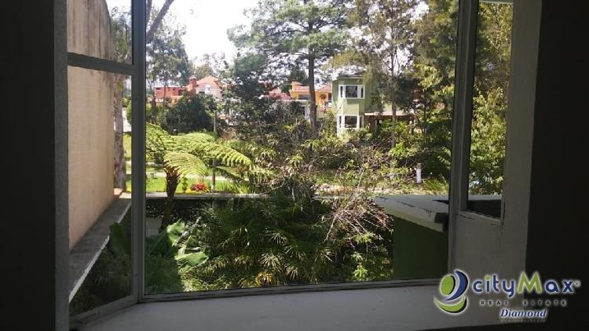 Venta de Casa Grande en Condominio  Terravista - Image 1