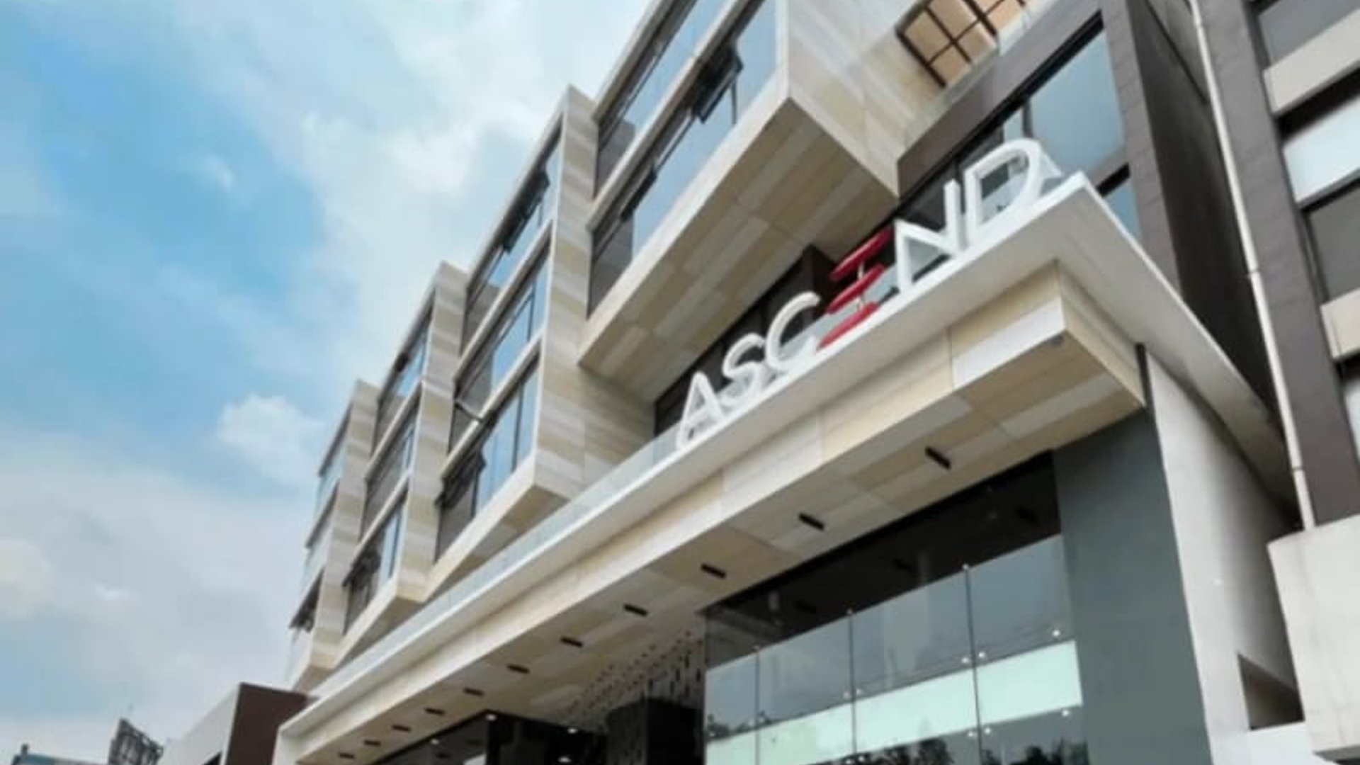 📍 OFICINA EN VENTA – 35 M² + AMUEBLADA | EDIFICIO ASCEND | ZONA 9