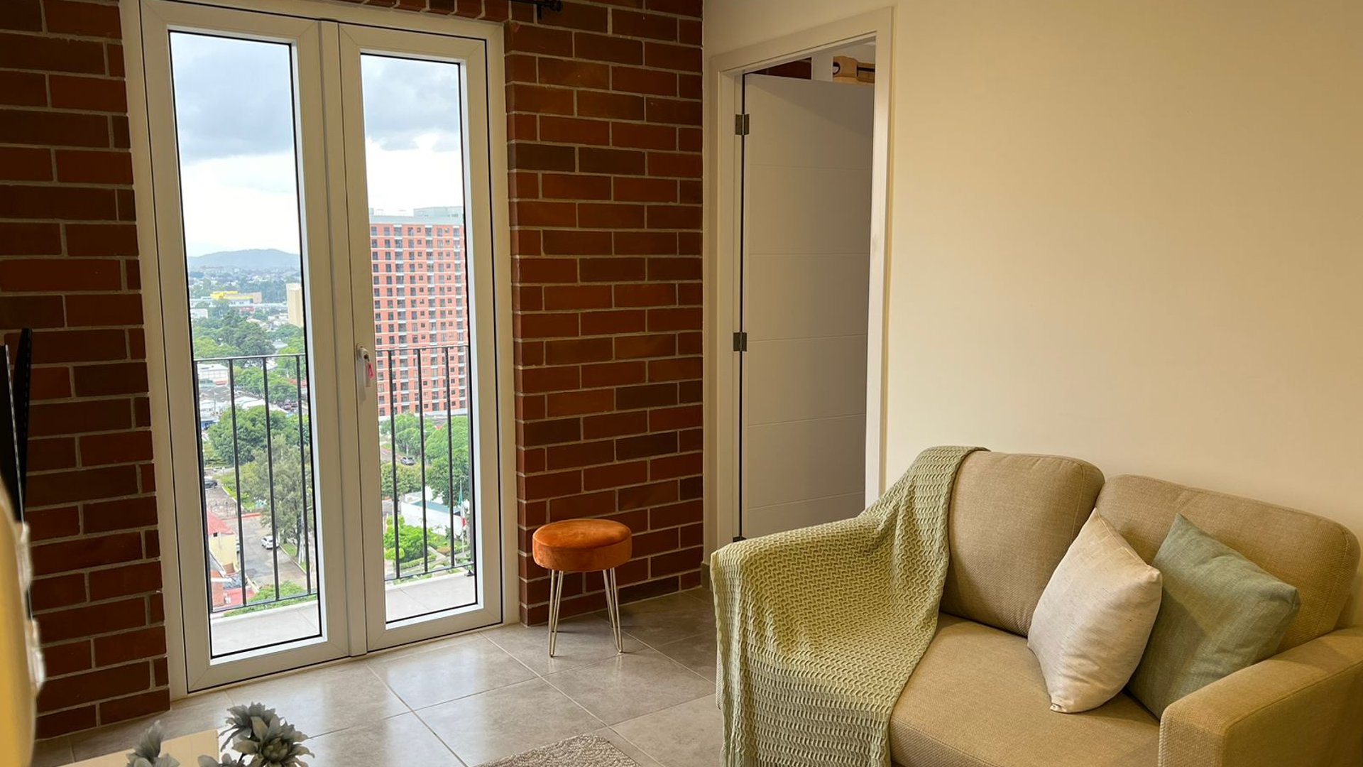 APARTAMENTO AMUEBLADO EN RENTA EN FIAMENE ZONA 10 - Miniatura 20