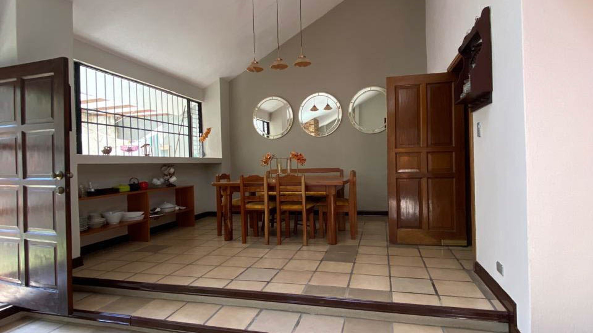 CASA EN RENTA EN CONDOMINIO EN ZONA 16 - Miniatura 2