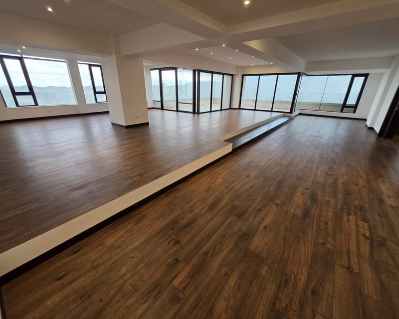 Venta de Penthouse de 4 habitaciones en zona 10 Ref-5053