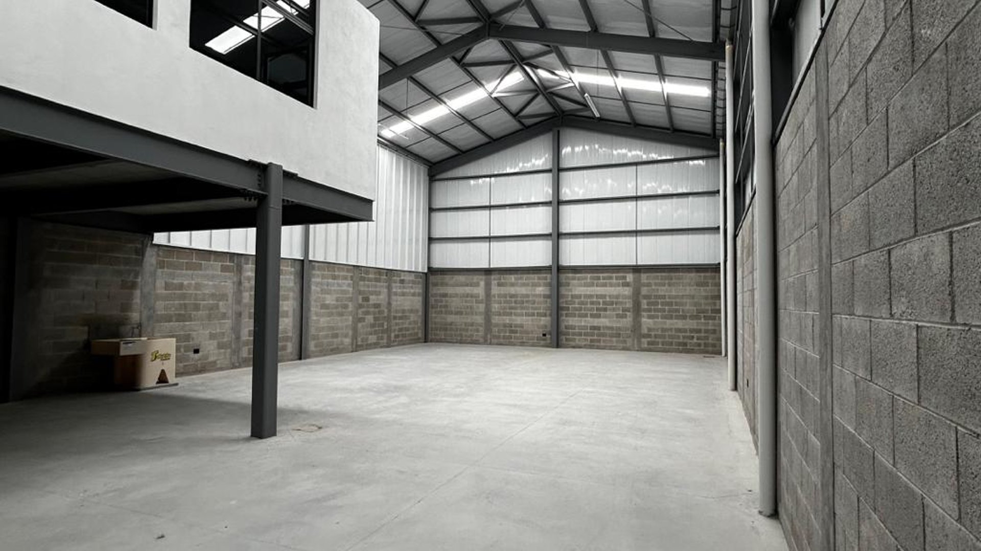 Bodega en Renta en Villa Canales, Guatemala - 375m²