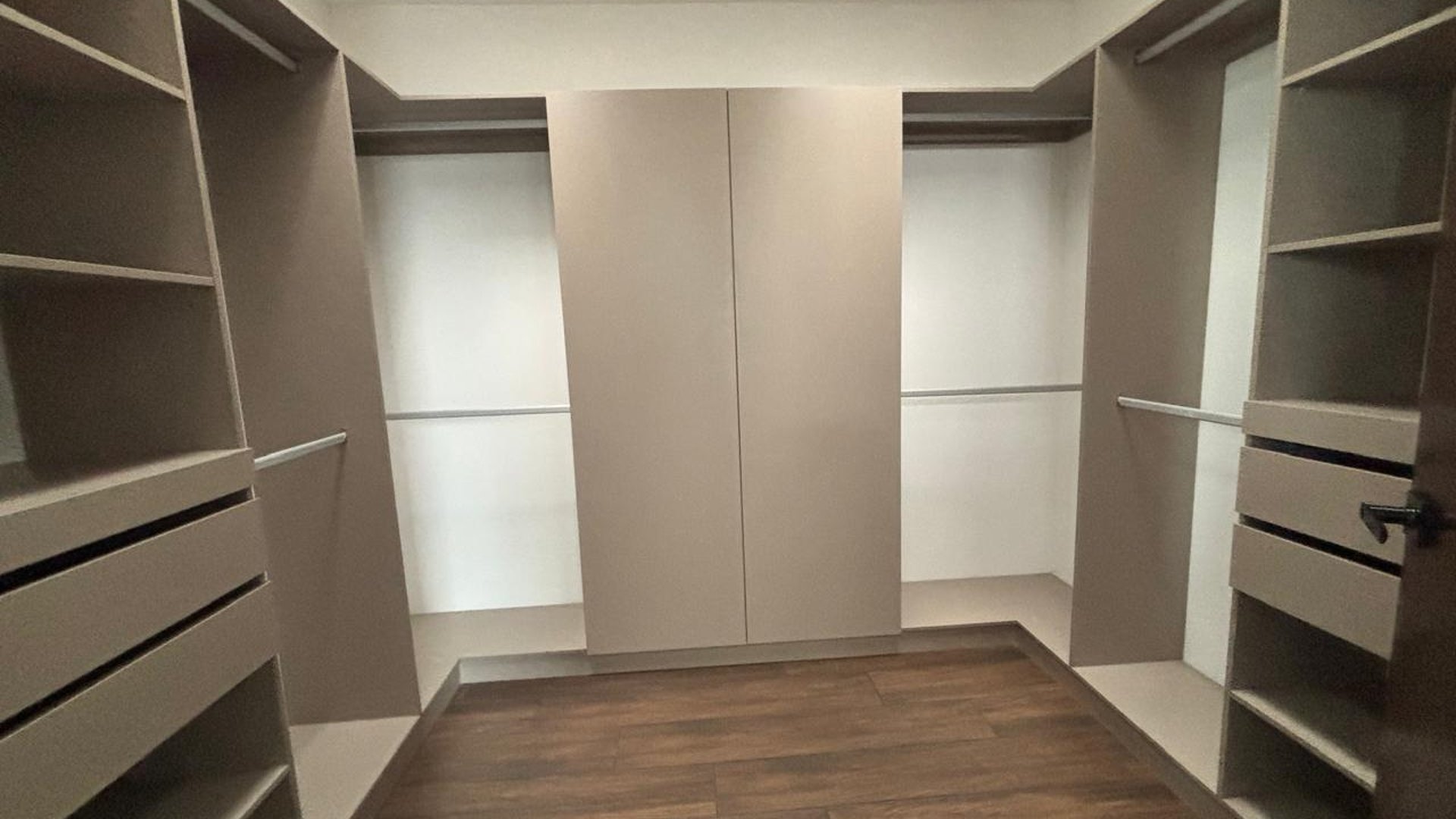 Townhouse en Alquiler Condominio Molie, zona 10 - Miniatura 14
