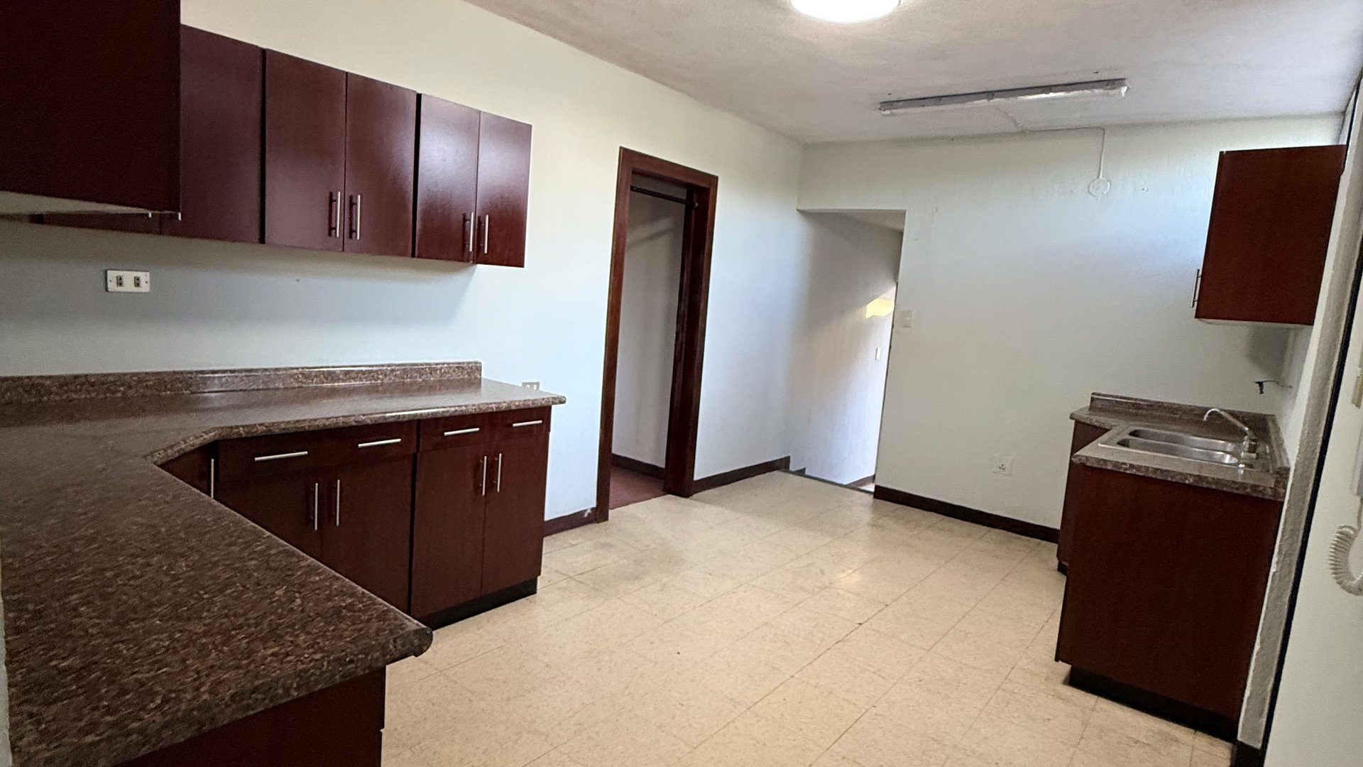 Casa ideal para oficinas en vh1 , zona 15. - Miniatura 13
