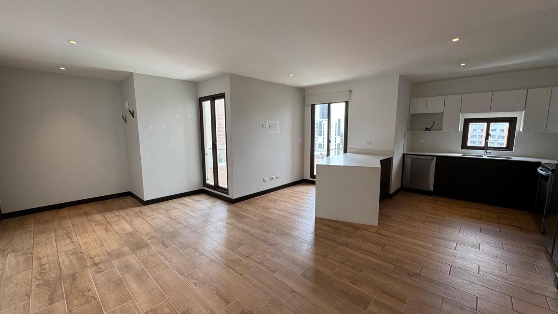 Apartamento en renta, Edificio Marques de Oakland zona 10