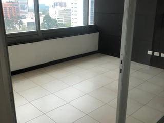 Alquilo Oficina en edificio Paseo Plaza zona 10 - 4