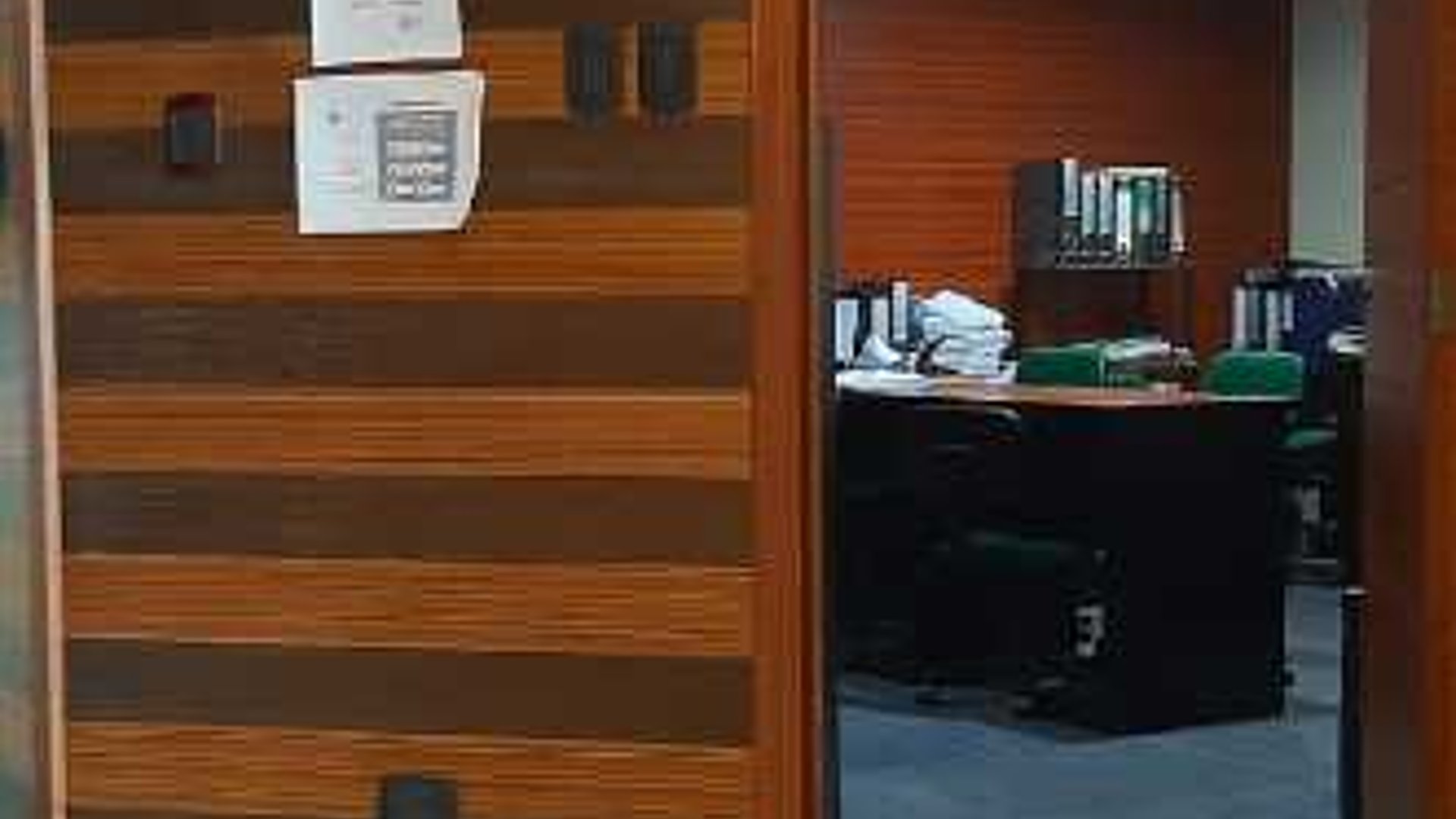 Vendo o Rento amplias oficinas Edif Avante Zona 15 - Miniatura 13