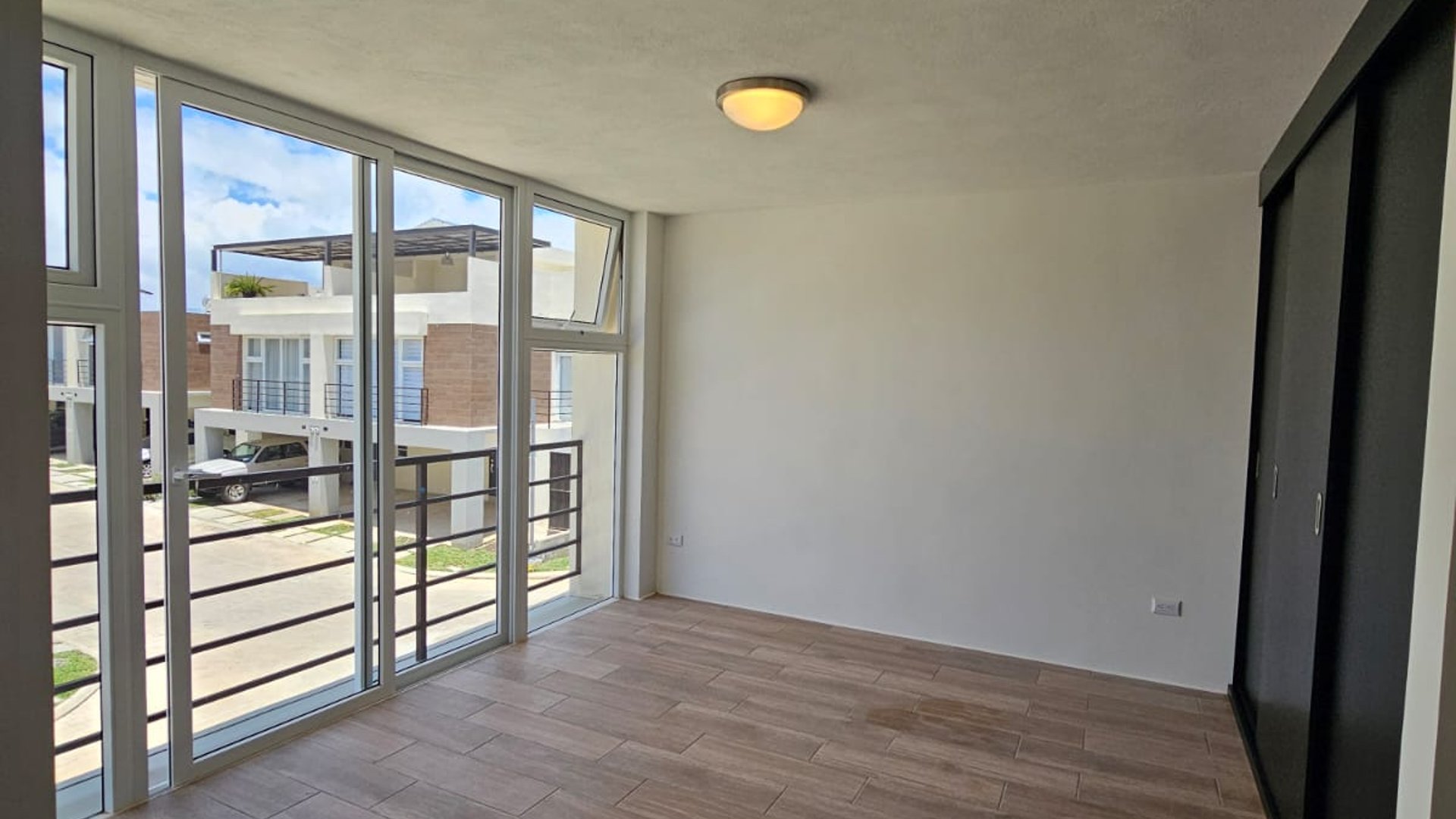 RENTA Casa Nueva dentro de Pinabetes Condominio Eucaliptos - Miniatura 7