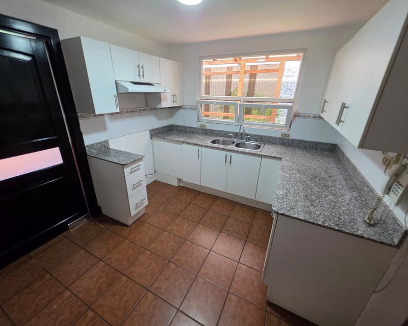 Casa con habitación de servicio y jardin en renta KM 13 CAES Ref-5834