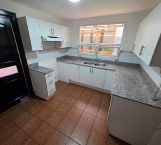 Casa con habitación de servicio y jardin en renta KM 13 CAES Ref-5834