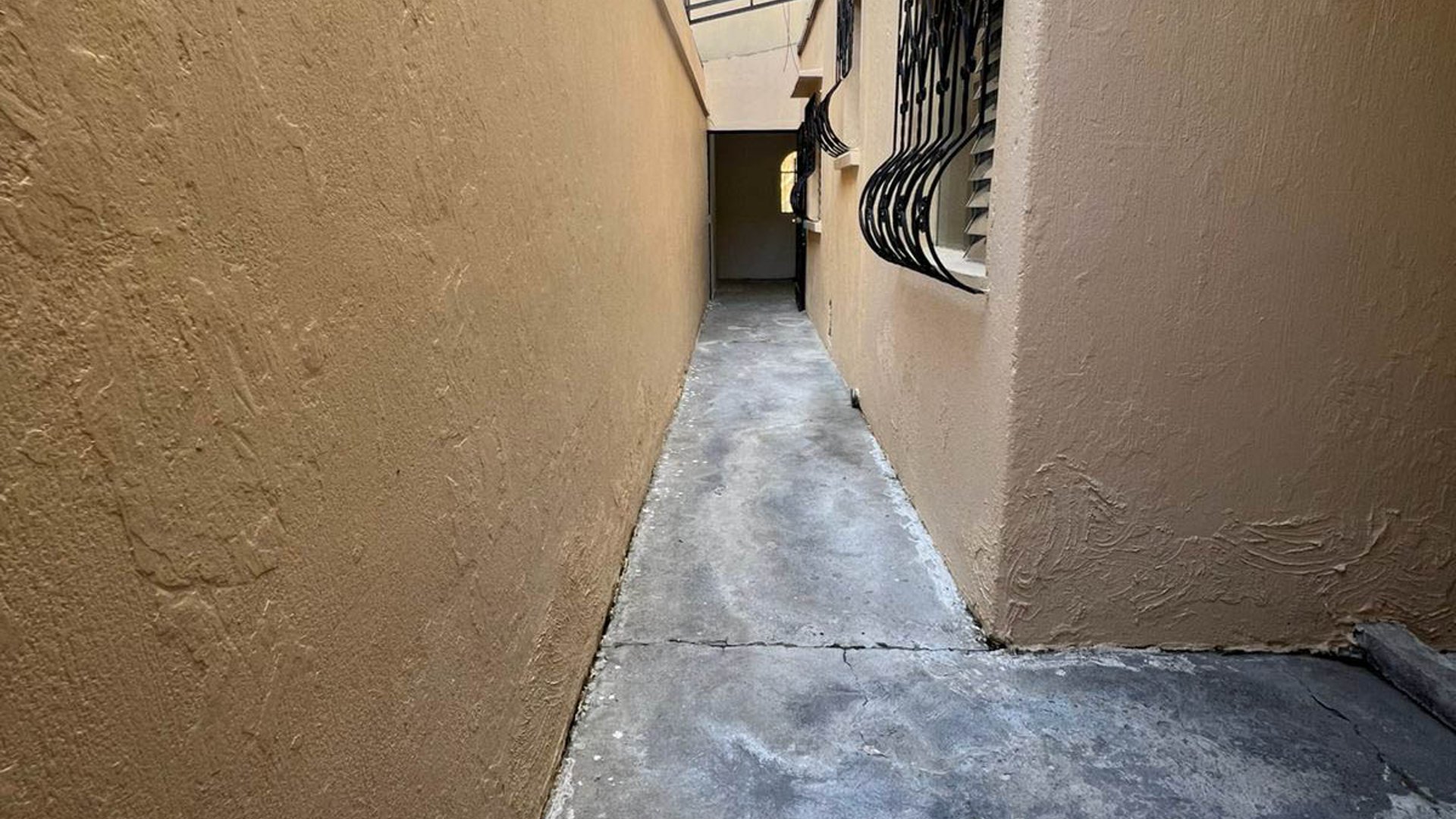 CASA SEMIAMUEBLADA EN VENTA, ZONA 3 DE MIXCO - Miniatura 3