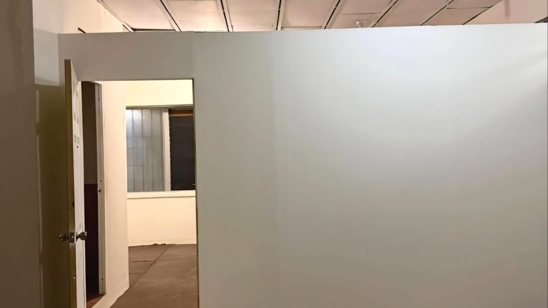 OFICINA EN ALQUILER  - Edificio El Centro, Zona 1 - Miniatura 2