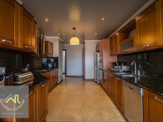 Apartamento  Amueblado en venta – Edificio Tadeus, Zona 14 - 5