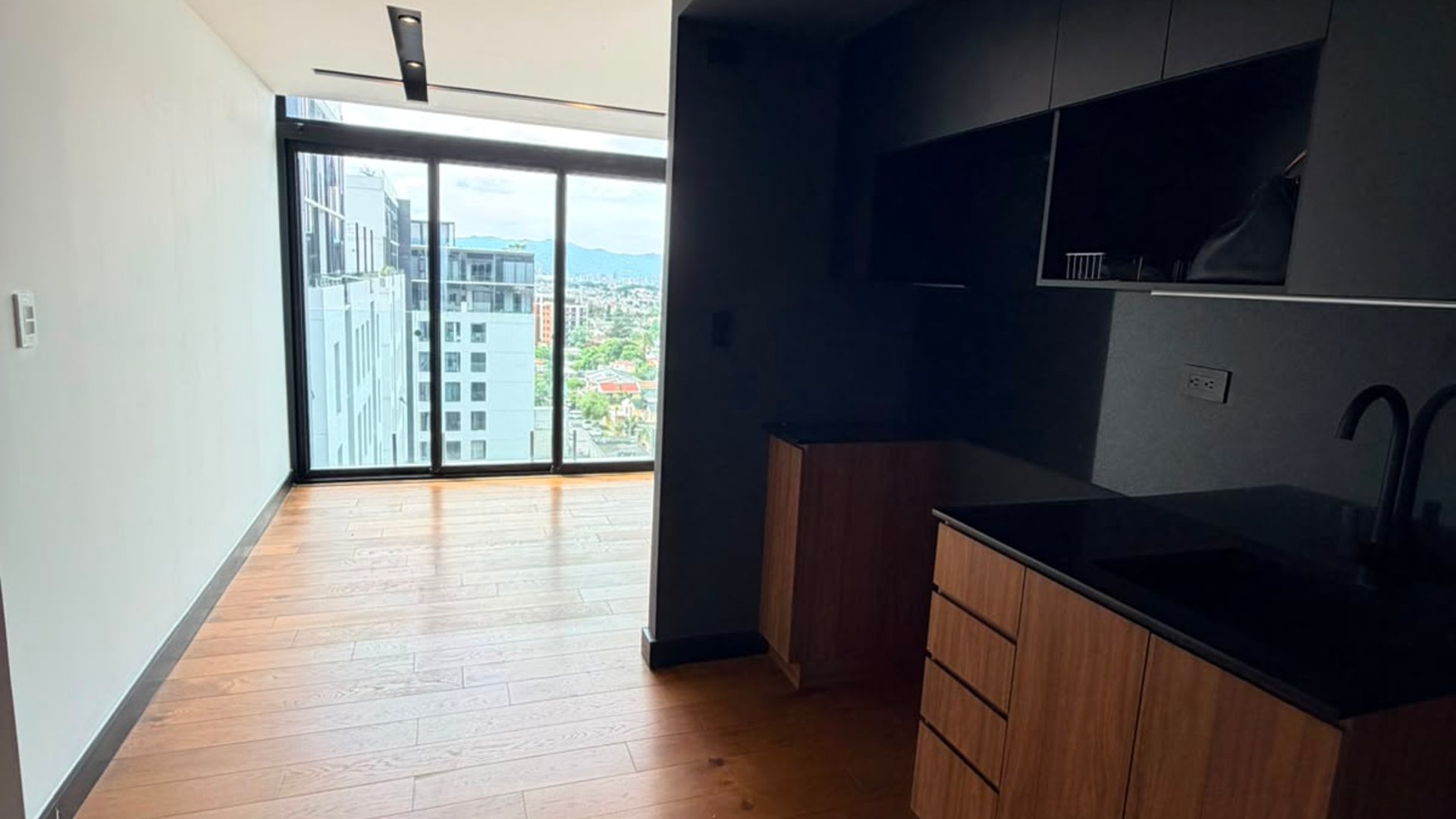 APARTAMENTO EN VENTA | VILLAS MARISCAL | ZONA 11 - Miniatura 4