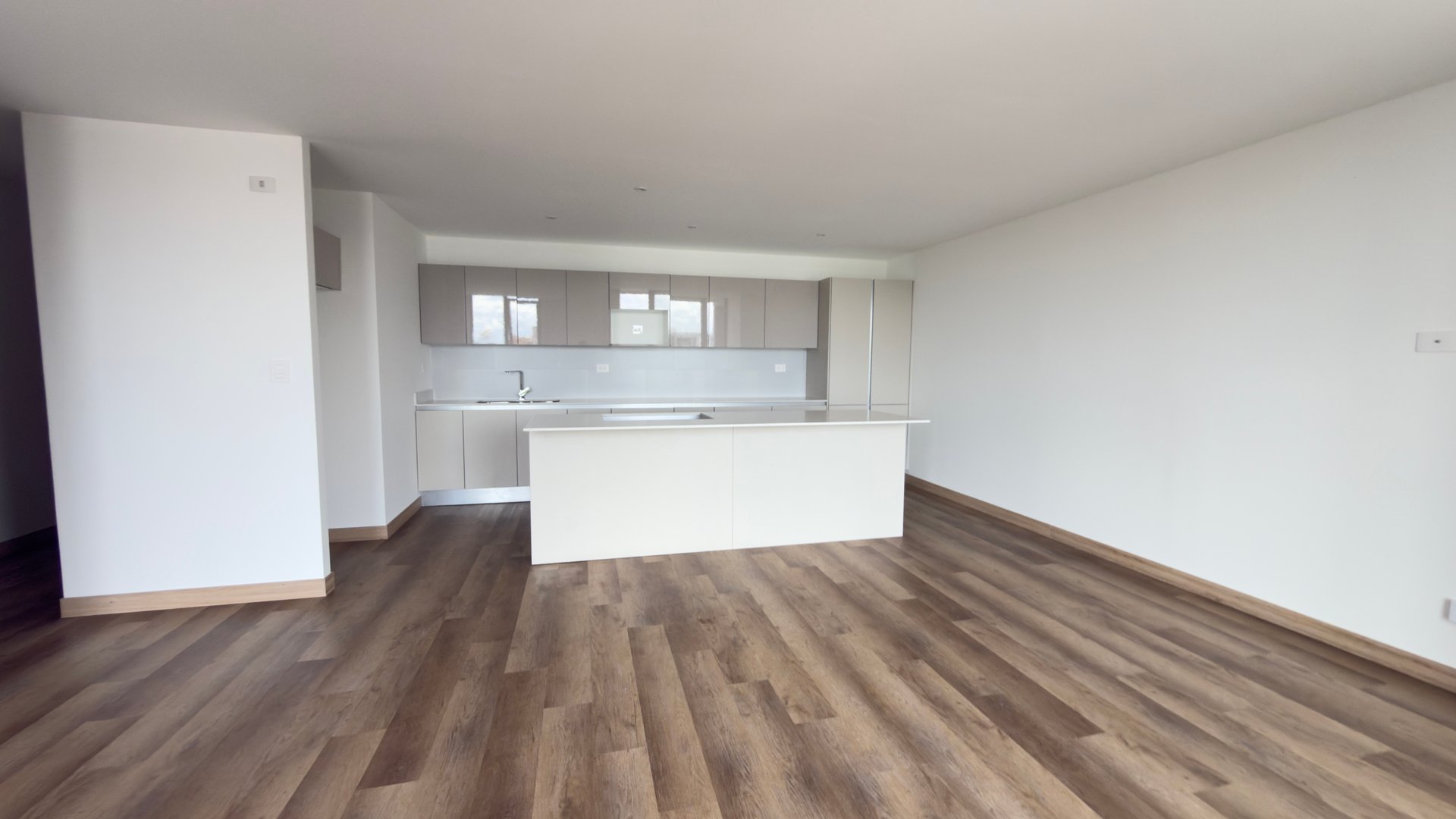 ALQUILER DE HERMOSO APARTAMENTO - TOMUS, ZONA 15