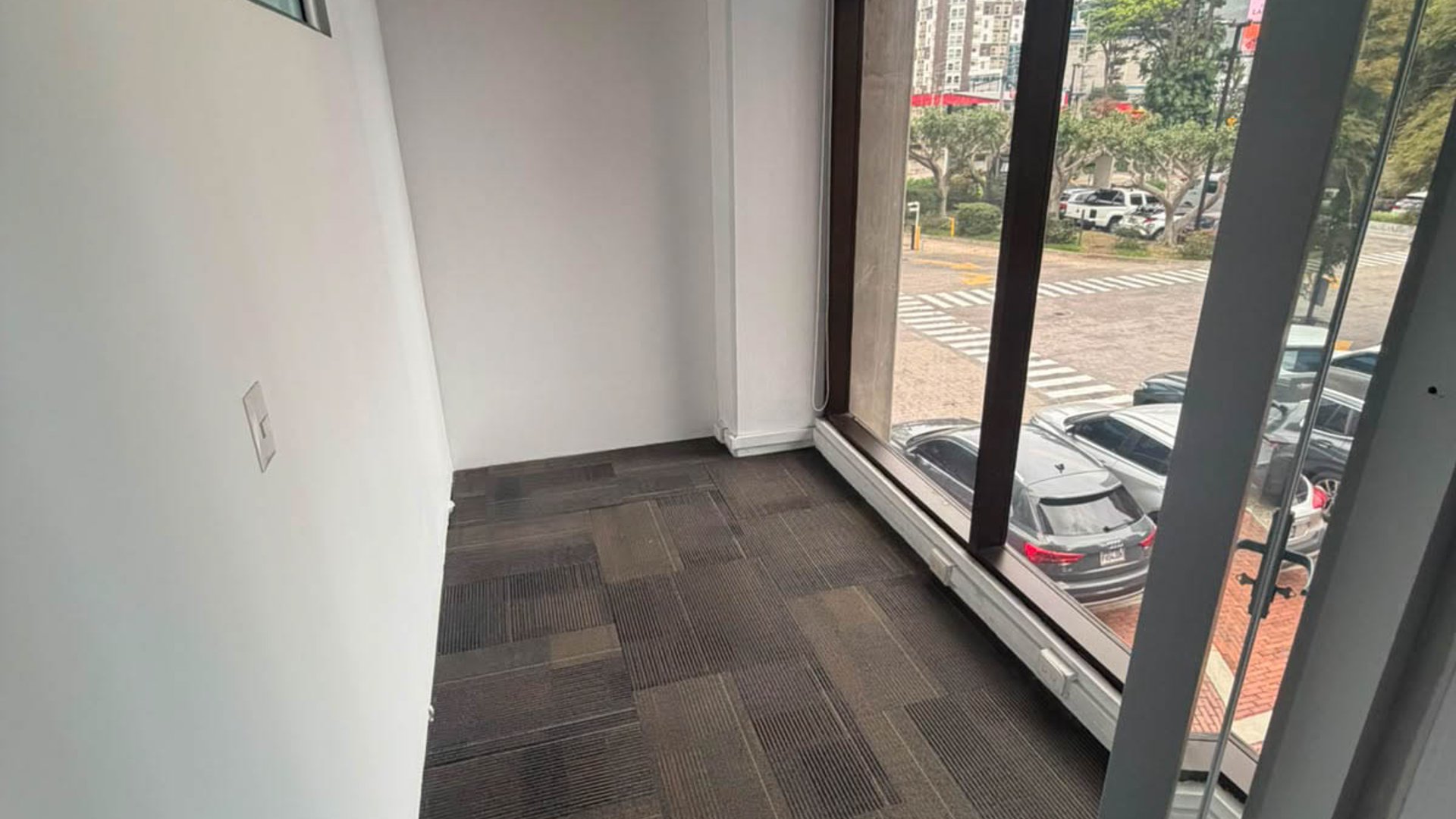 OFICINA EN RENTA EN ZONA 10, SOBRE DIAGONAL 6 - Miniatura 8