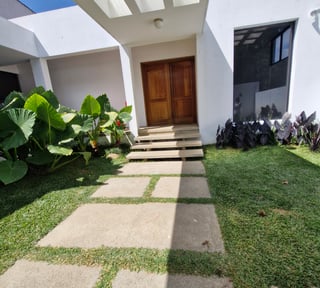 Elegante Casa en Renta en Condominio Km. 8.5 Carretera al Salvador