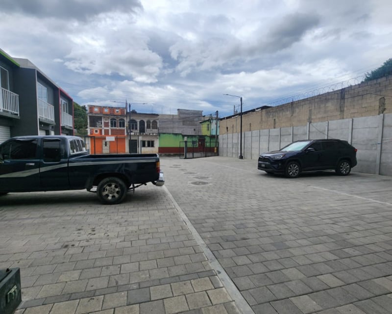 Local en renta o venta en Plaza Comercial en Amatitlán